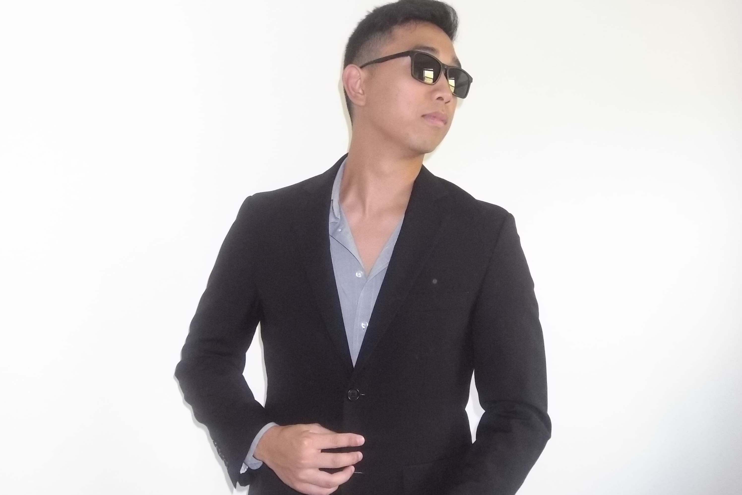 jp model pose 2